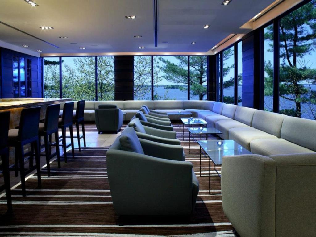 Taboo Muskoka Hotel Gravenhurst Exterior photo