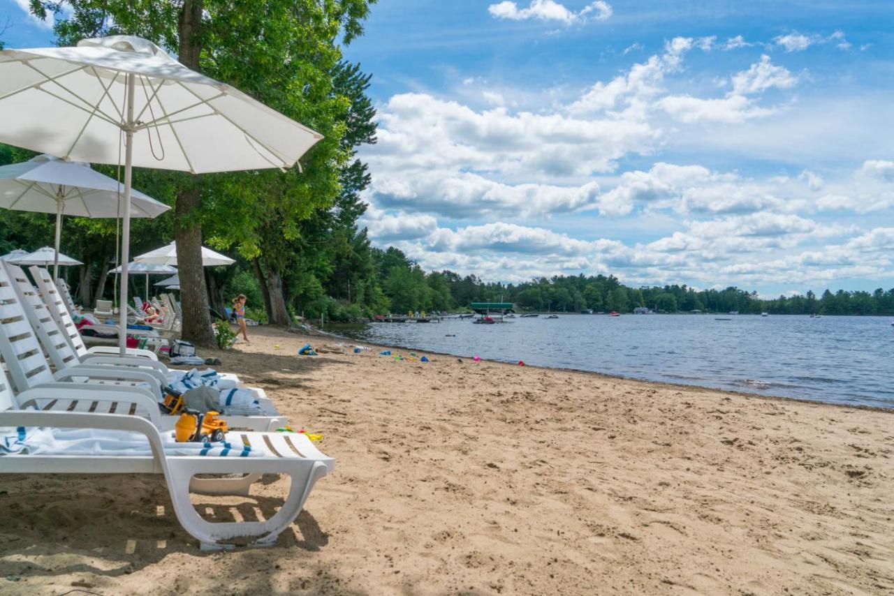 Taboo Muskoka Hotel Gravenhurst Exterior photo