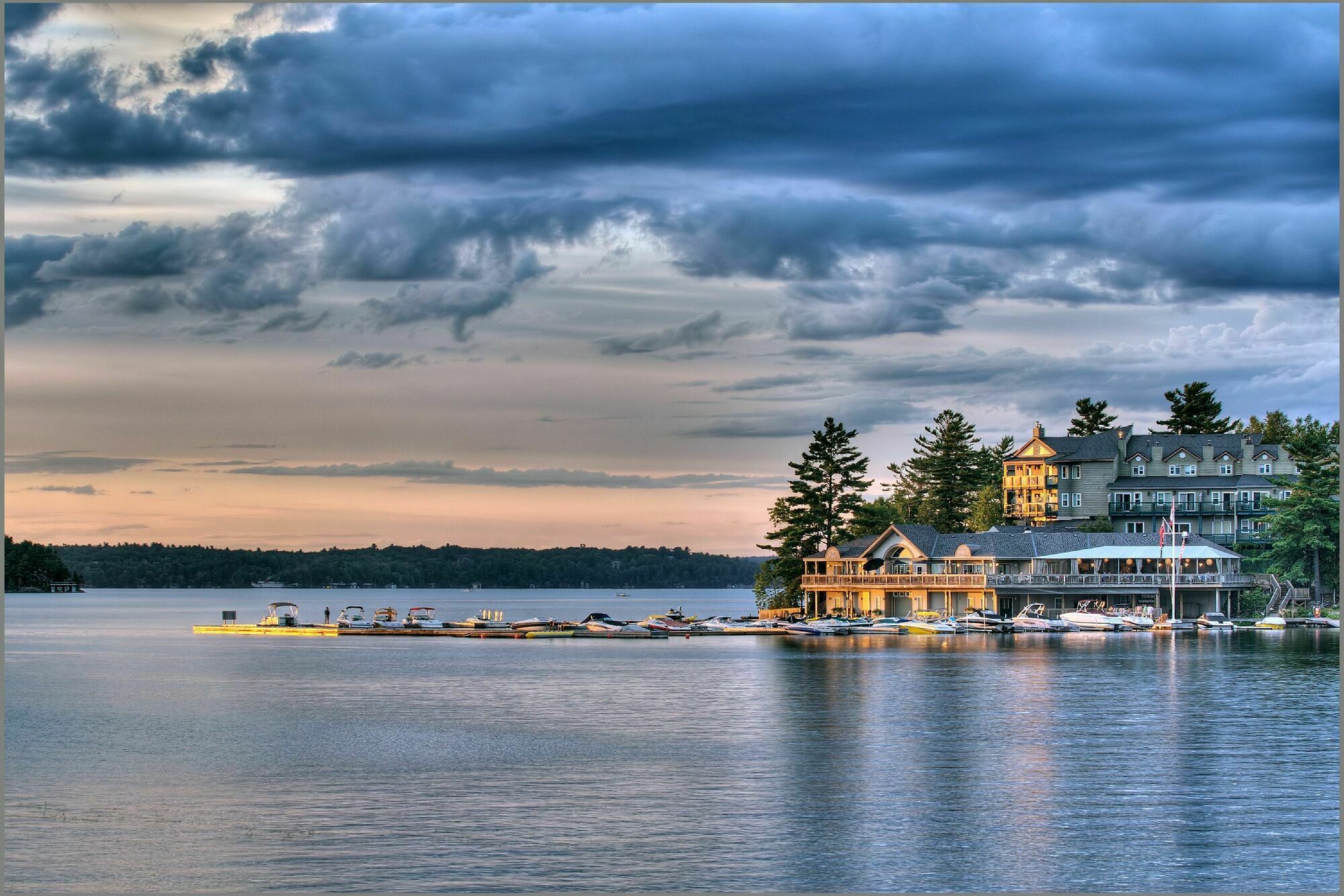 Taboo Muskoka Hotel Gravenhurst Exterior photo